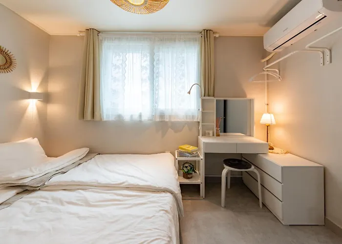 Apartment 김포공항ㆍ까치산역ㆍ최대11명ㆍ3룸화2ㆍ각방에어컨ㆍ2층독채 Seoul