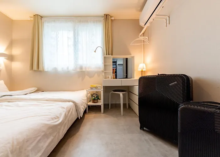 Apartment 김포공항ㆍ까치산역ㆍ최대11명ㆍ3룸화2ㆍ각방에어컨ㆍ2층독채
