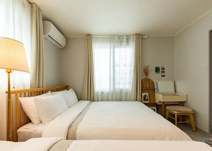 Apartment 김포공항ㆍ까치산역ㆍ최대11명ㆍ3룸화2ㆍ각방에어컨ㆍ2층독채 *