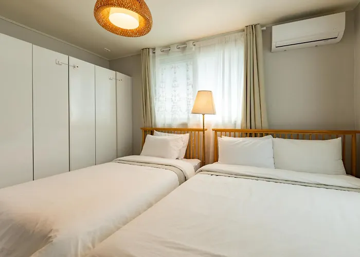 김포공항ㆍ까치산역ㆍ최대11명ㆍ3룸화2ㆍ각방에어컨ㆍ2층독채 Apartment Seoul